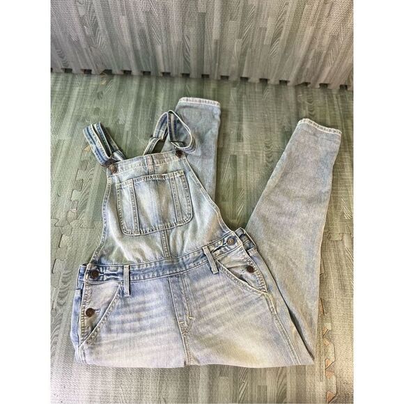 Abercrombie & Fitch Overalls Women’s Medium Blue Light Wash Crop Distressed Sz S - Picture 1 of 9